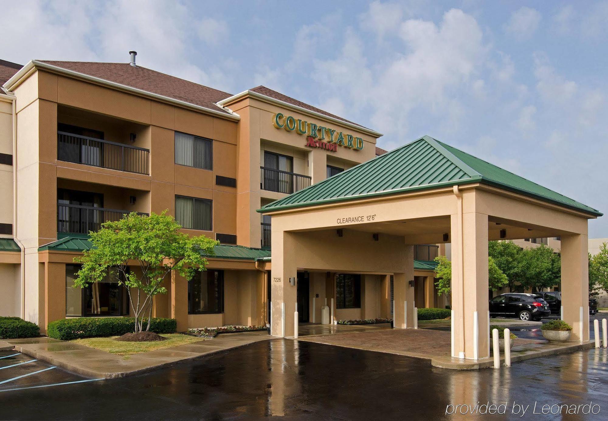 Courtyard Indianapolis Northwest Hotel Exterior photo